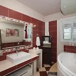 بيت للعطل The House Olympia - Happy